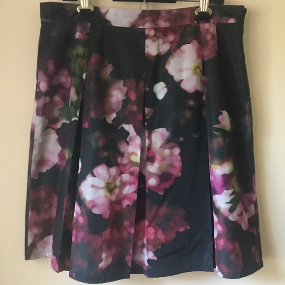Black & Pink Knee Length Floral Skirt Size 14 - Picture 2 of 3
